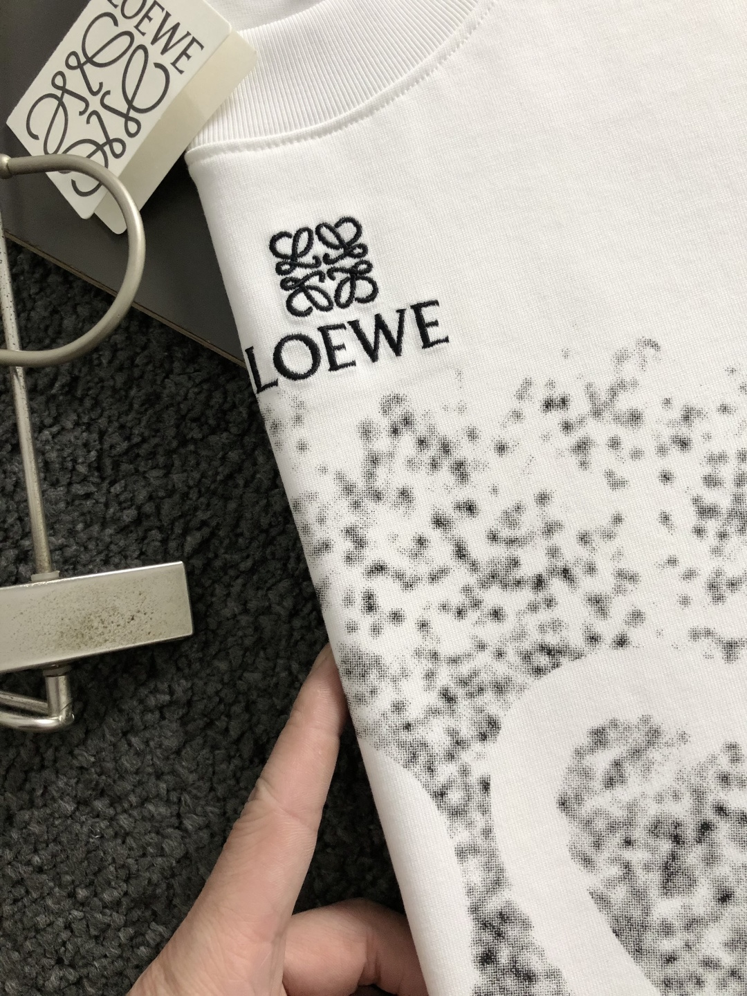 LOW*正码正牌S-Xl2026春夏短袖，重工字母刺绣主调，巧妙涂鸦元素，打破传统短袖的单调感，彰显个性