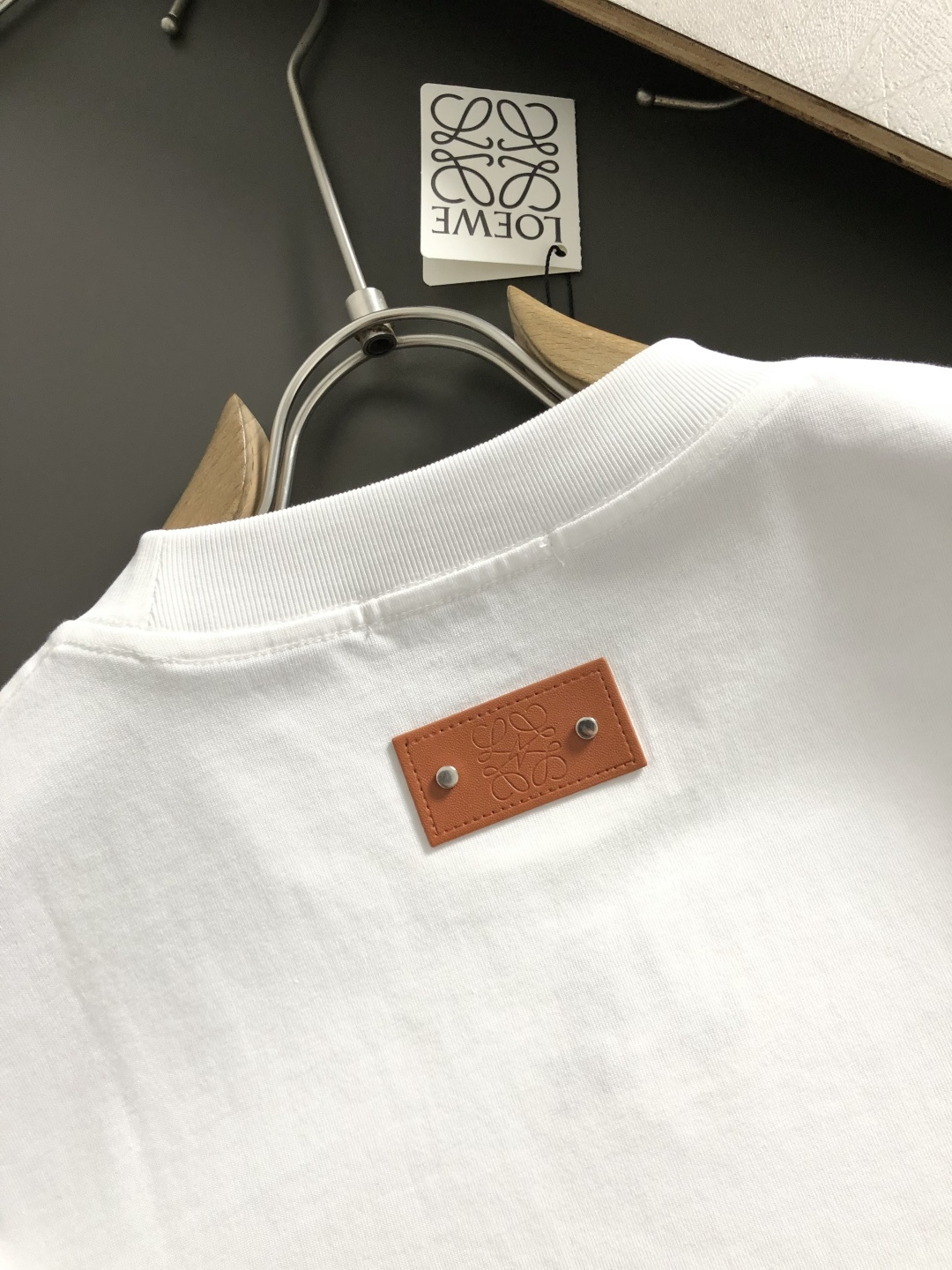 LOW*正码正牌S-Xl2026春夏短袖，重工字母刺绣主调，巧妙涂鸦元素，打破传统短袖的单调感，彰显个性