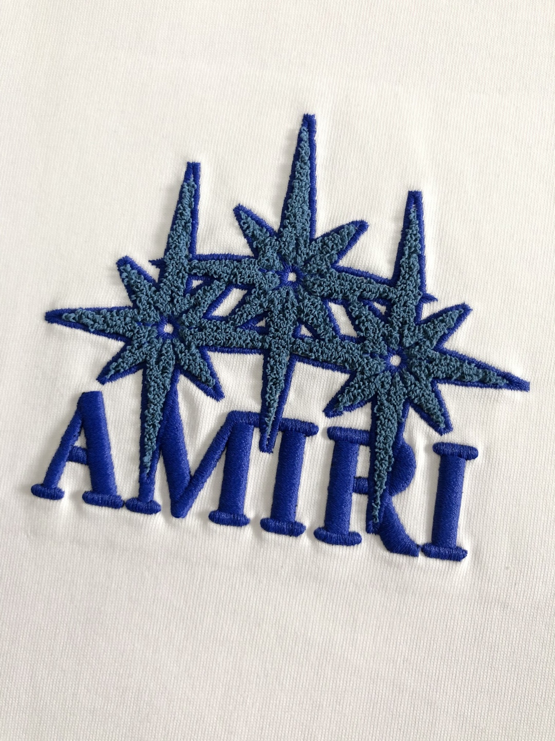 AM*卡码拍小S-Xl2026春夏短袖，以重工星星线绣为主调，巧妙融入最新立体绣字母撞色流行元素，打破传