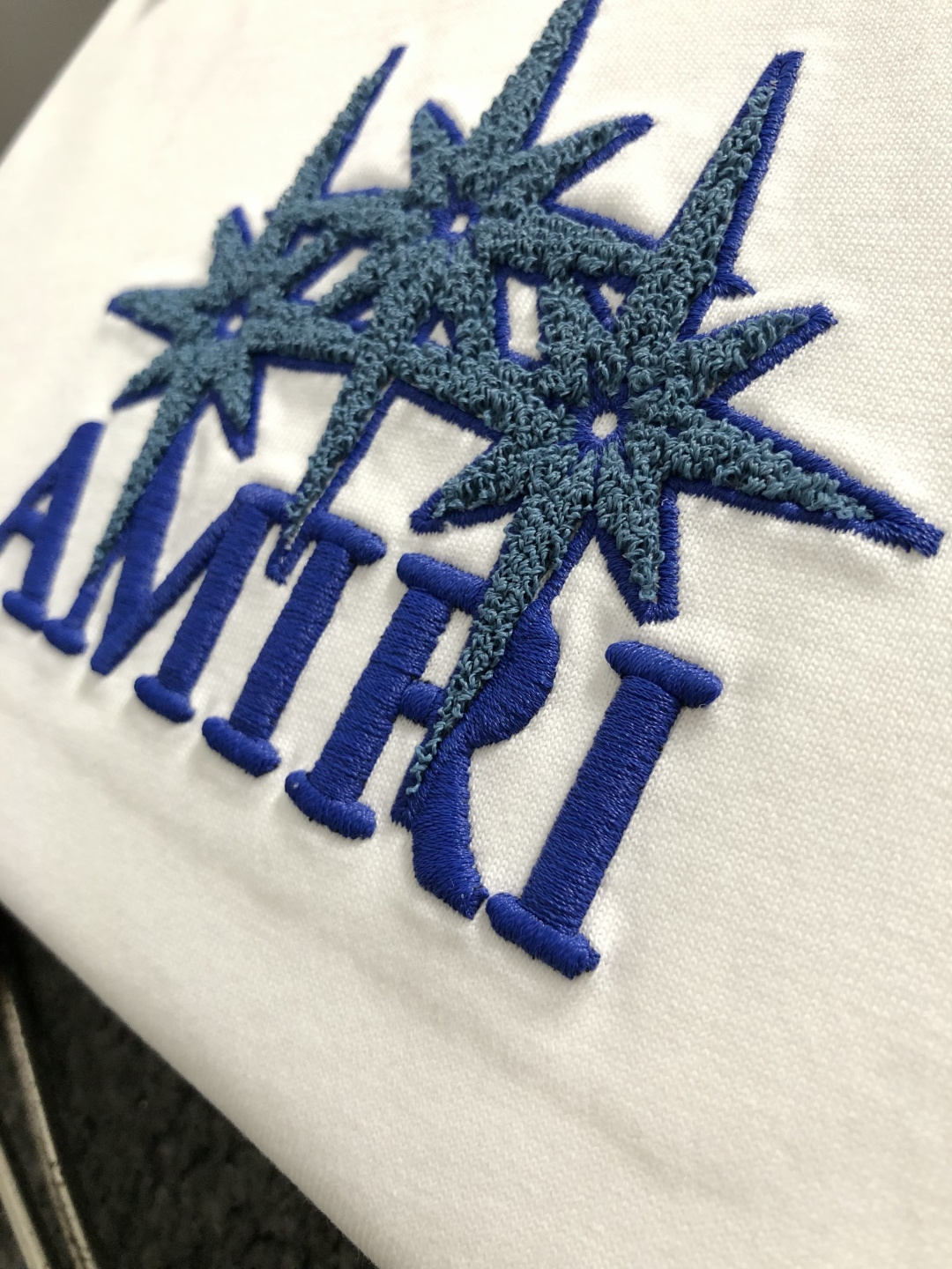 AM*卡码拍小S-Xl2026春夏短袖，以重工星星线绣为主调，巧妙融入最新立体绣字母撞色流行元素，打破传