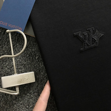 L牌*卡码拍小M-xxxl2026春夏短袖,以马毛绣标主调,巧妙融入压花字母元素,打破传统短袖的单调感, L牌*卡码拍小M-xxxl2026春夏短袖,以马毛绣标主调,巧妙融入压花字母元素,打破传统短袖的单调感,