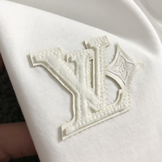 L牌*卡码拍小M-xxxl2026春夏短袖,以马毛绣标主调,巧妙融入压花字母元素,打破传统短袖的单调感, L牌*卡码拍小M-xxxl2026春夏短袖,以马毛绣标主调,巧妙融入压花字母元素,打破传统短袖的单调感,