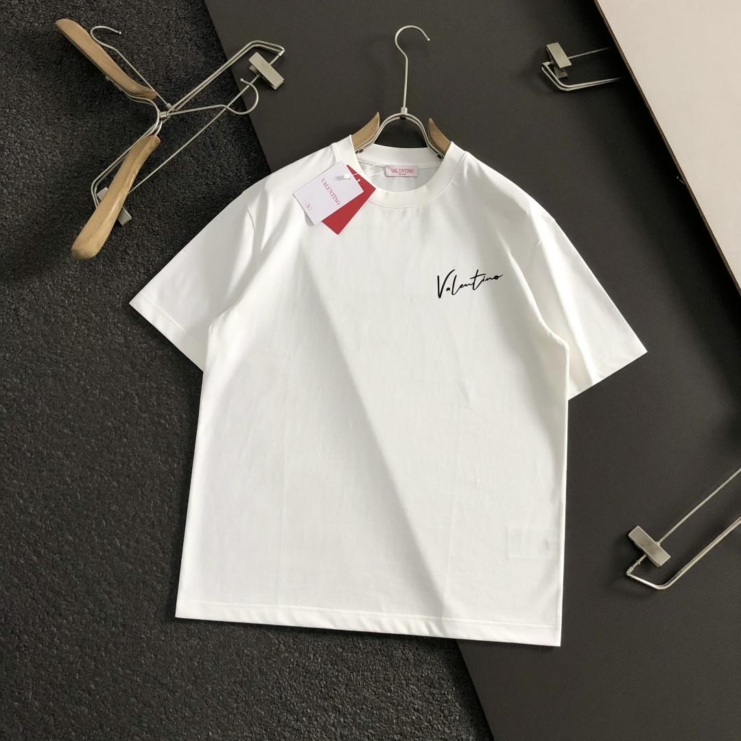 Vitn*卡码拍小M-xxxl2026春夏短袖，以字母印花主调，巧妙融入前后幅对应印花，打破传统短袖的单