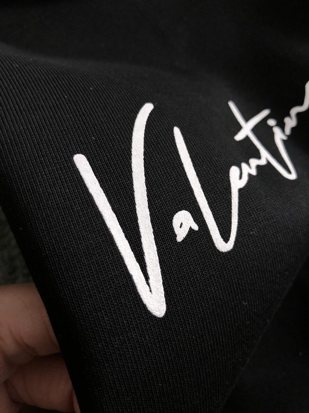 Vitn*卡码拍小M-xxxl2026春夏短袖，以字母印花主调，巧妙融入前后幅对应印花，打破传统短袖的单