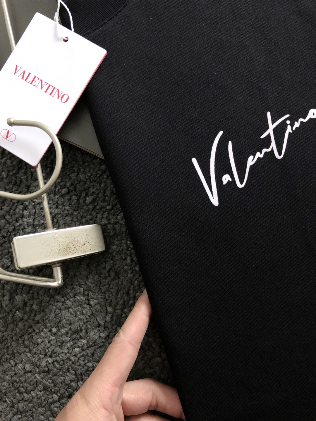 Vitn*卡码拍小M-xxxl2026春夏短袖，以字母印花主调，巧妙融入前后幅对应印花，打破传统短袖的单