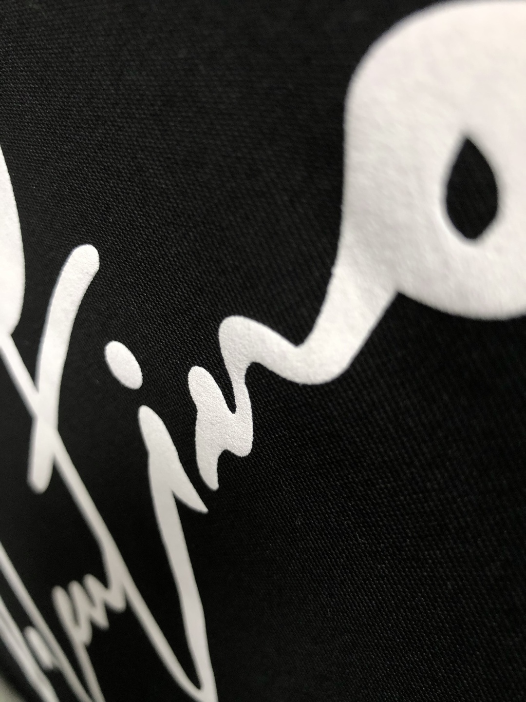 Vitn*卡码拍小M-xxxl2026春夏短袖，以字母印花主调，巧妙融入前后幅对应印花，打破传统短袖的单