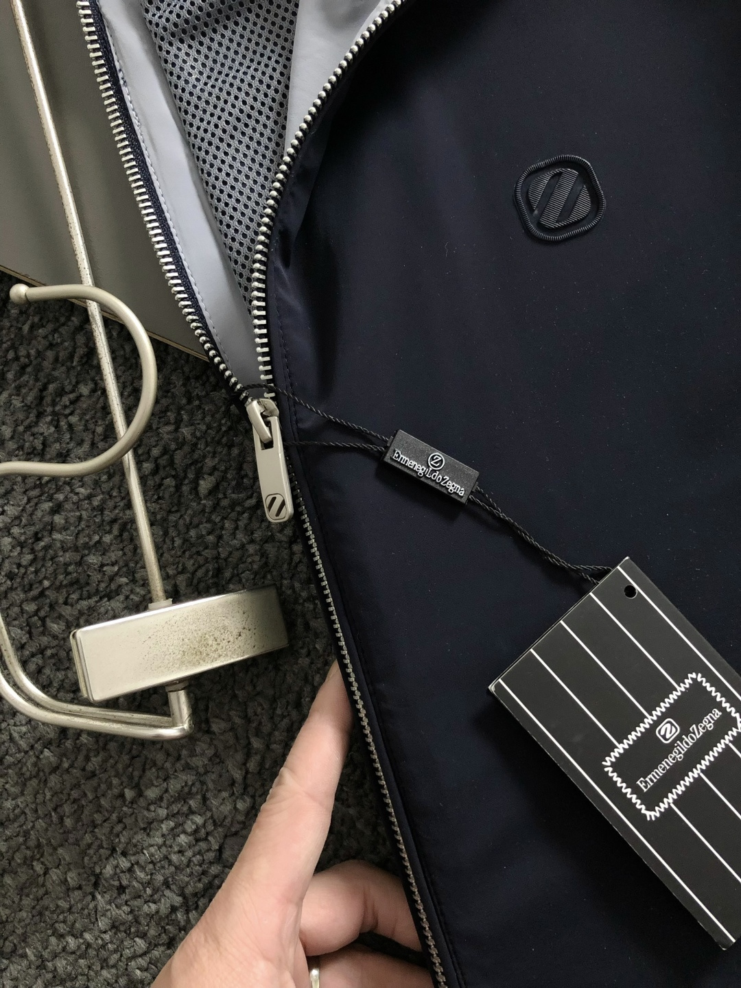 Za*正码正拍M-xxxl2026春夏短袖，以黑灰撞色百搭字母Z主调，巧妙融入老钱面料元素，打破传统短袖