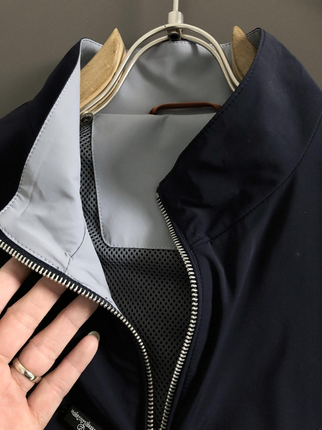 Za*正码正拍M-xxxl2026春夏短袖，以黑灰撞色百搭字母Z主调，巧妙融入老钱面料元素，打破传统短袖