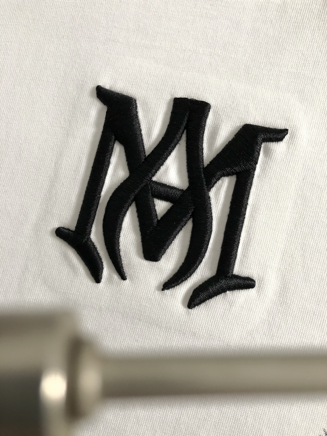 Mon*卡码拍小S-Xl2026春夏短袖，以重工立体刺绣为主调，巧妙融入满天星数码直喷工艺流行元素，打破