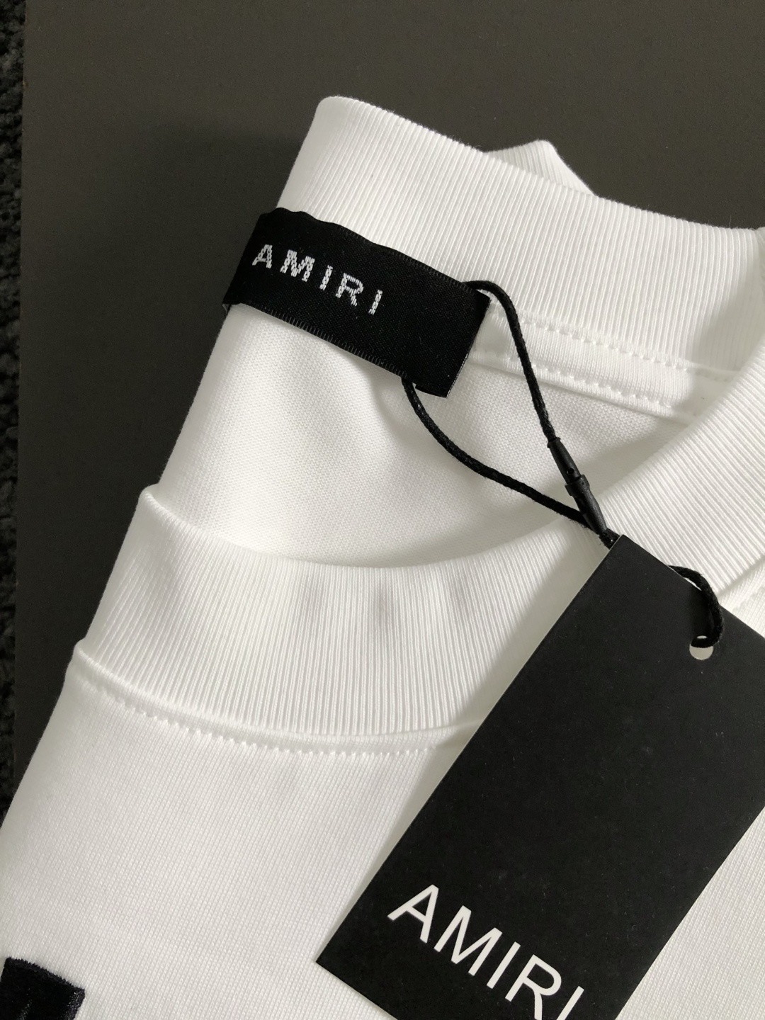 Mon*卡码拍小S-Xl2026春夏短袖，以重工立体刺绣为主调，巧妙融入满天星数码直喷工艺流行元素，打破