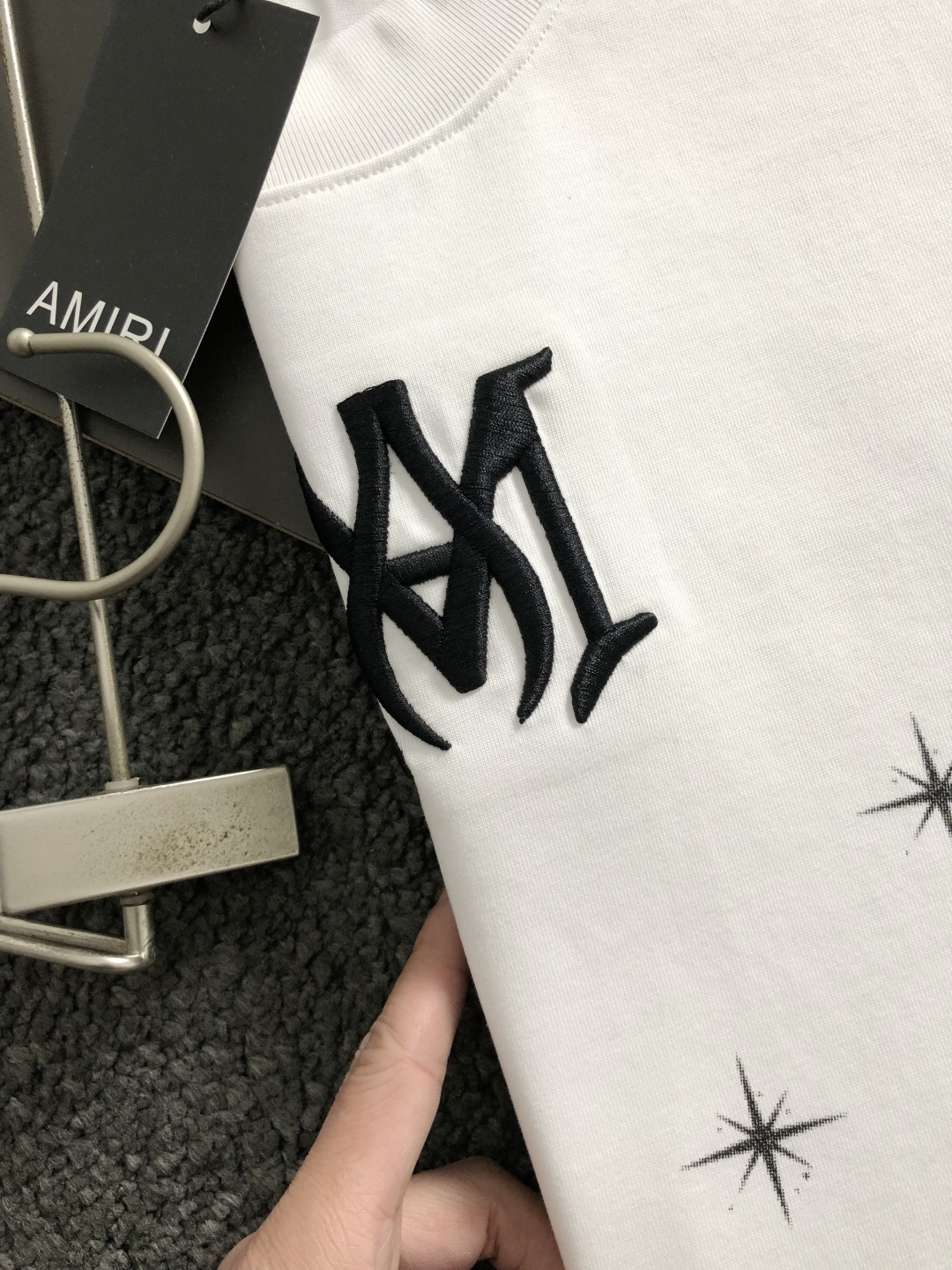 Mon*卡码拍小S-Xl2026春夏短袖，以重工立体刺绣为主调，巧妙融入满天星数码直喷工艺流行元素，打破