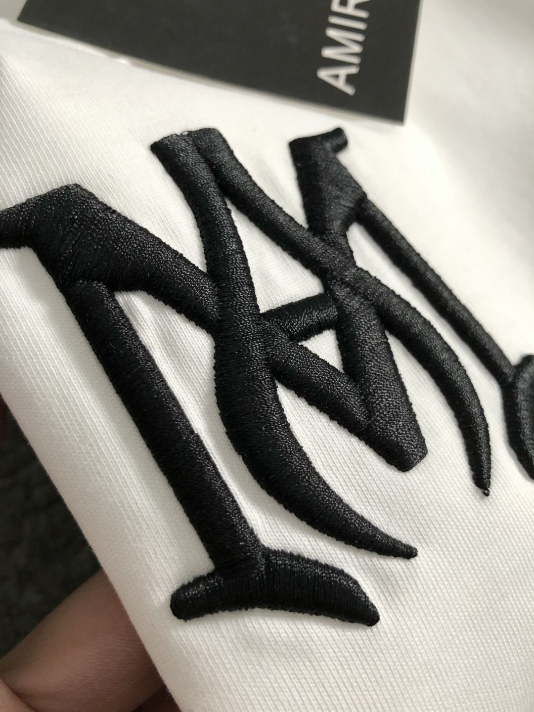 Mon*卡码拍小S-Xl2026春夏短袖，以重工立体刺绣为主调，巧妙融入满天星数码直喷工艺流行元素，打破