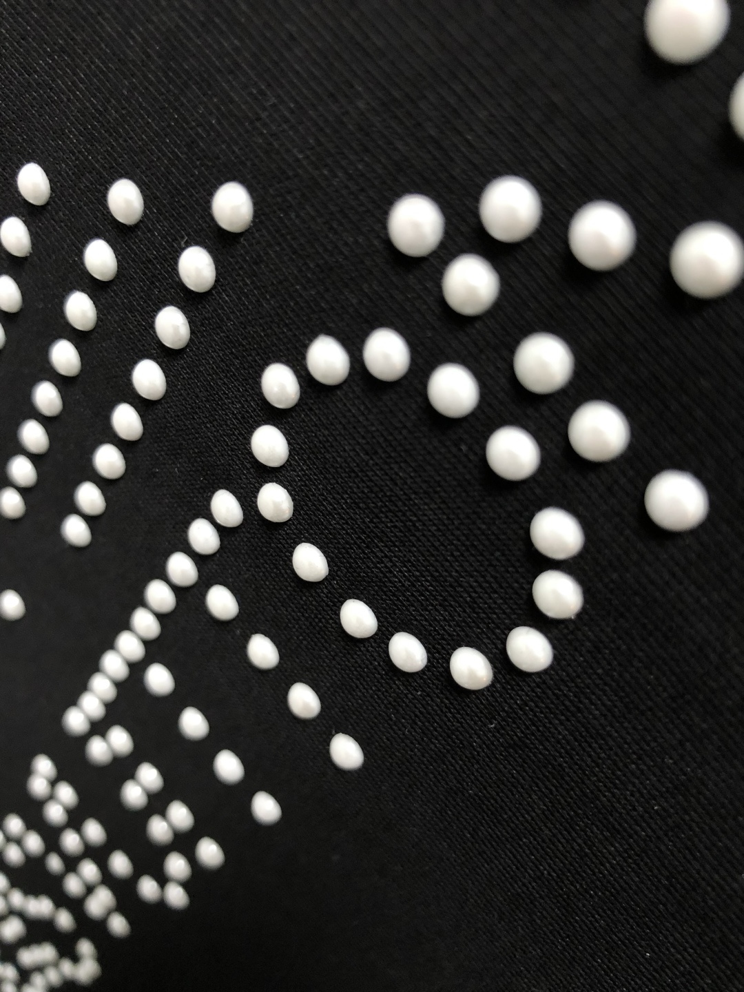 L牌**卡码拍小M-xxxl2026春夏短袖，以铆钉字母印花主调，巧妙撞色元素，打破传统短袖的单调感，彰