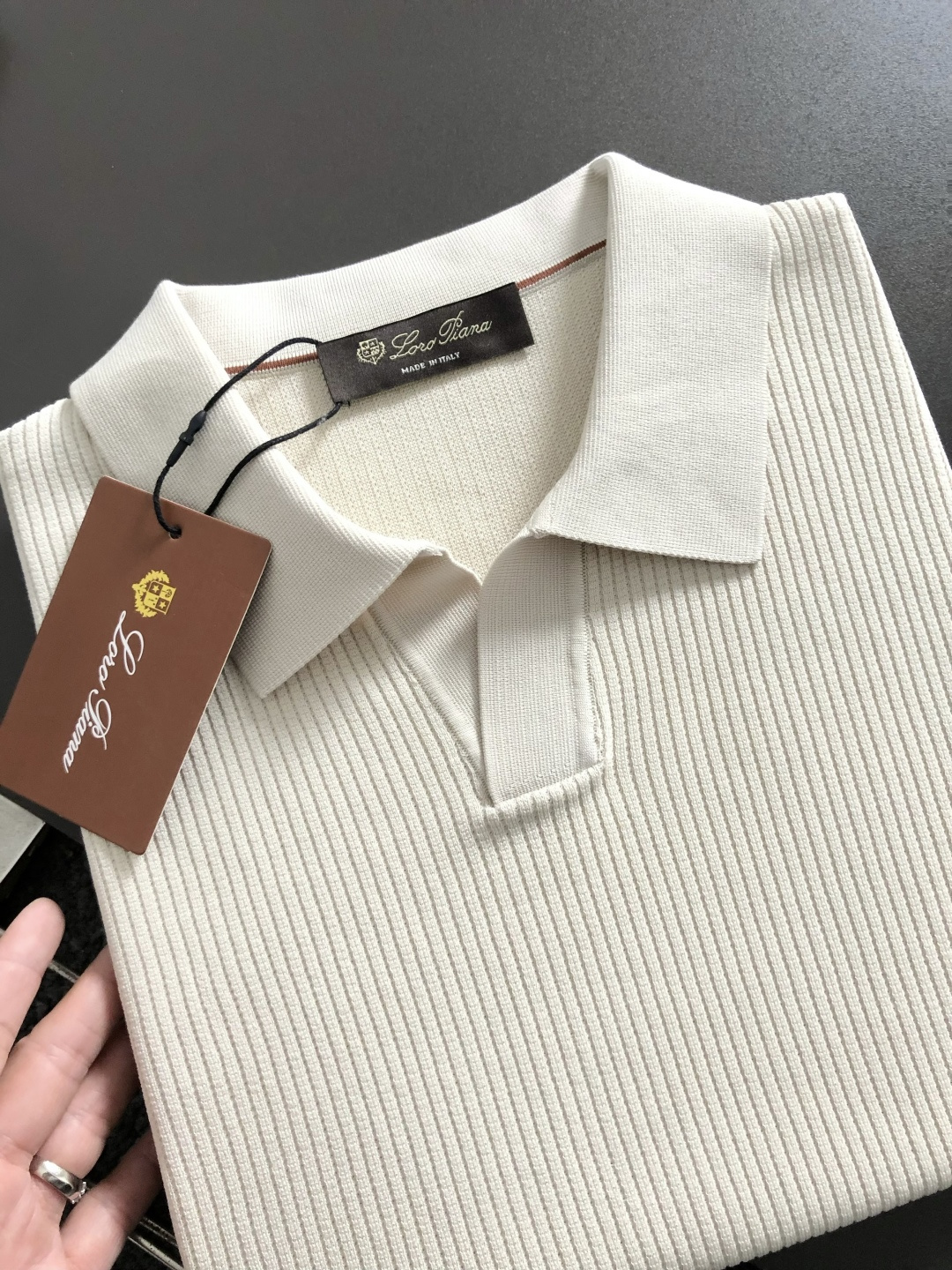 Loro piana*卡码拍小M-xxxl2026春夏短袖，以纯色百搭海鸥领主调，巧妙融入条纹面料元素，