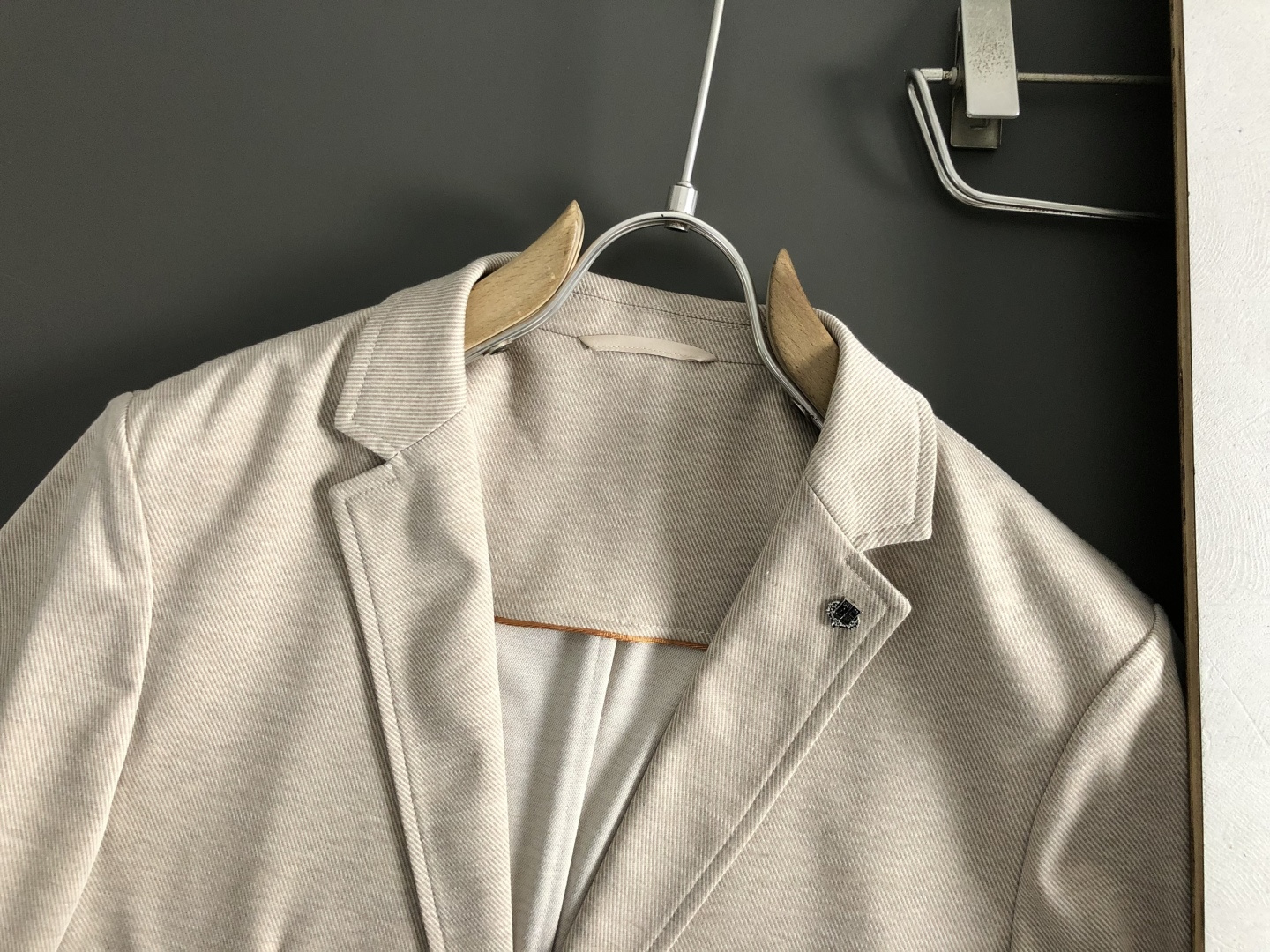 Loro piana*卡码拍小m-xxxl2026春夏短袖，以老钱风纯色百搭金属扣为主调，巧妙专柜五金元