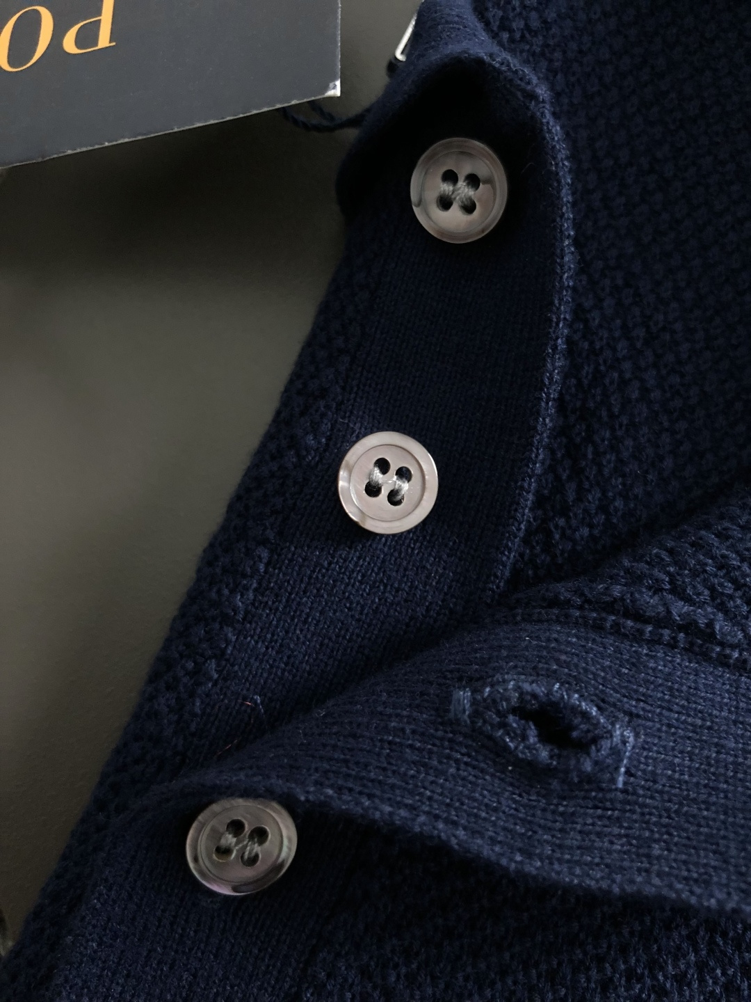 *Polo*卡码拍小S-Xl2026羊毛短袖，以老钱风口袋骑士刺绣主调，巧妙融入面料类纯色百搭元素，打破