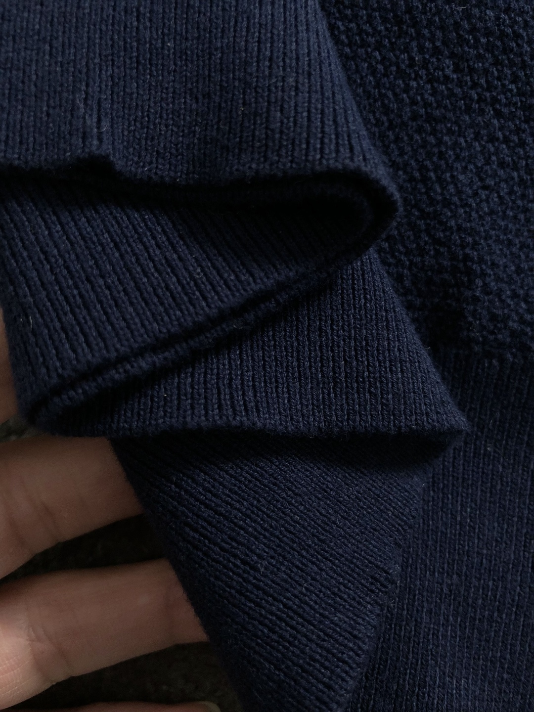 *Polo*卡码拍小S-Xl2026羊毛短袖，以老钱风口袋骑士刺绣主调，巧妙融入面料类纯色百搭元素，打破