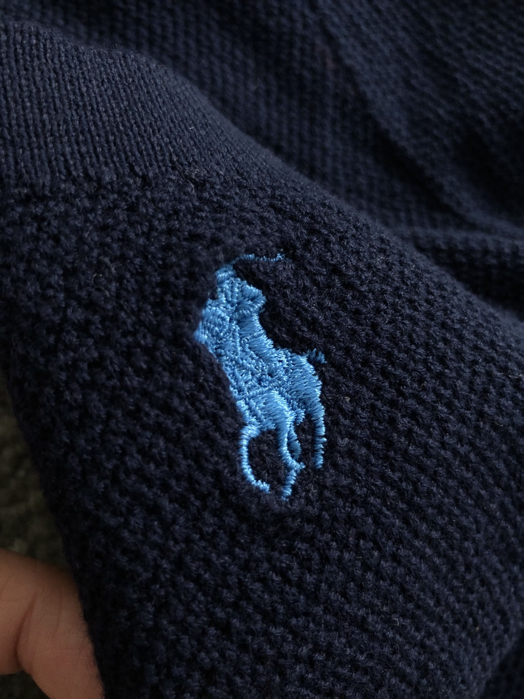 *Polo*卡码拍小S-Xl2026羊毛短袖，以老钱风口袋骑士刺绣主调，巧妙融入面料类纯色百搭元素，打破