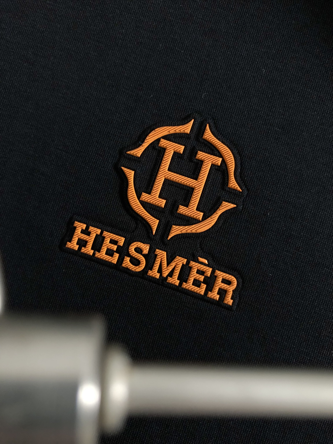 Hms**卡码拍小M-xxxl2026春夏短袖，以橙色H胶印植绒印花主调，巧妙融入撞色元素，打破传统短袖