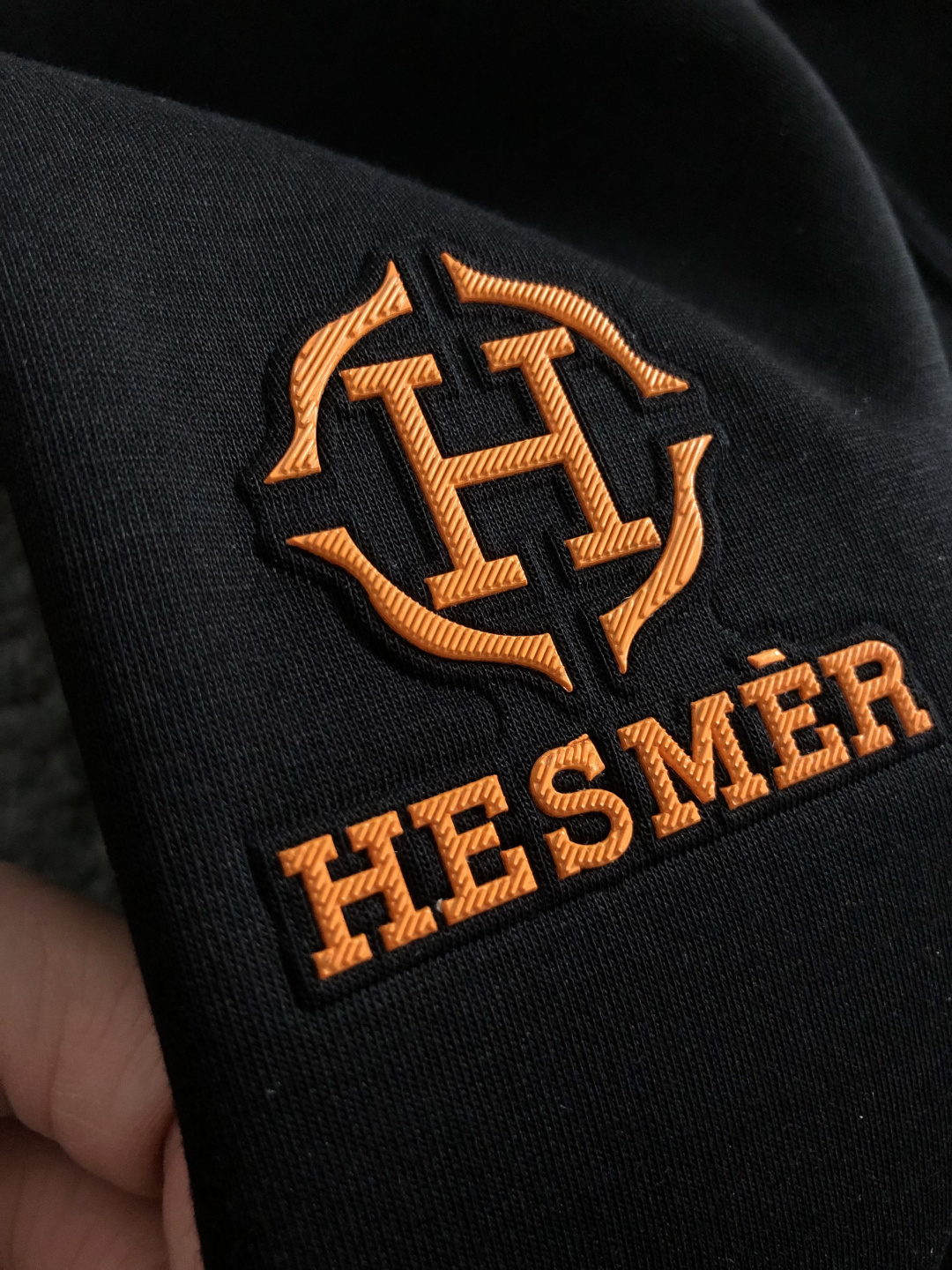 Hms**卡码拍小M-xxxl2026春夏短袖，以橙色H胶印植绒印花主调，巧妙融入撞色元素，打破传统短袖