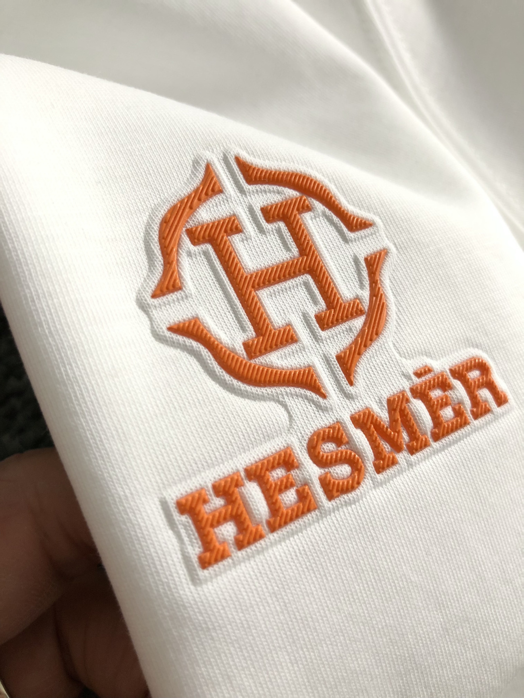 Hms**卡码拍小M-xxxl2026春夏短袖，以橙色H胶印植绒印花主调，巧妙融入撞色元素，打破传统短袖