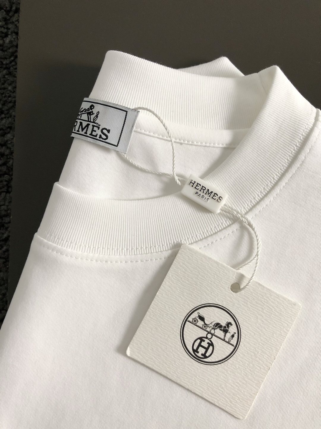 Hms**卡码拍小M-xxxl2026春夏短袖，以橙色H胶印植绒印花主调，巧妙融入撞色元素，打破传统短袖