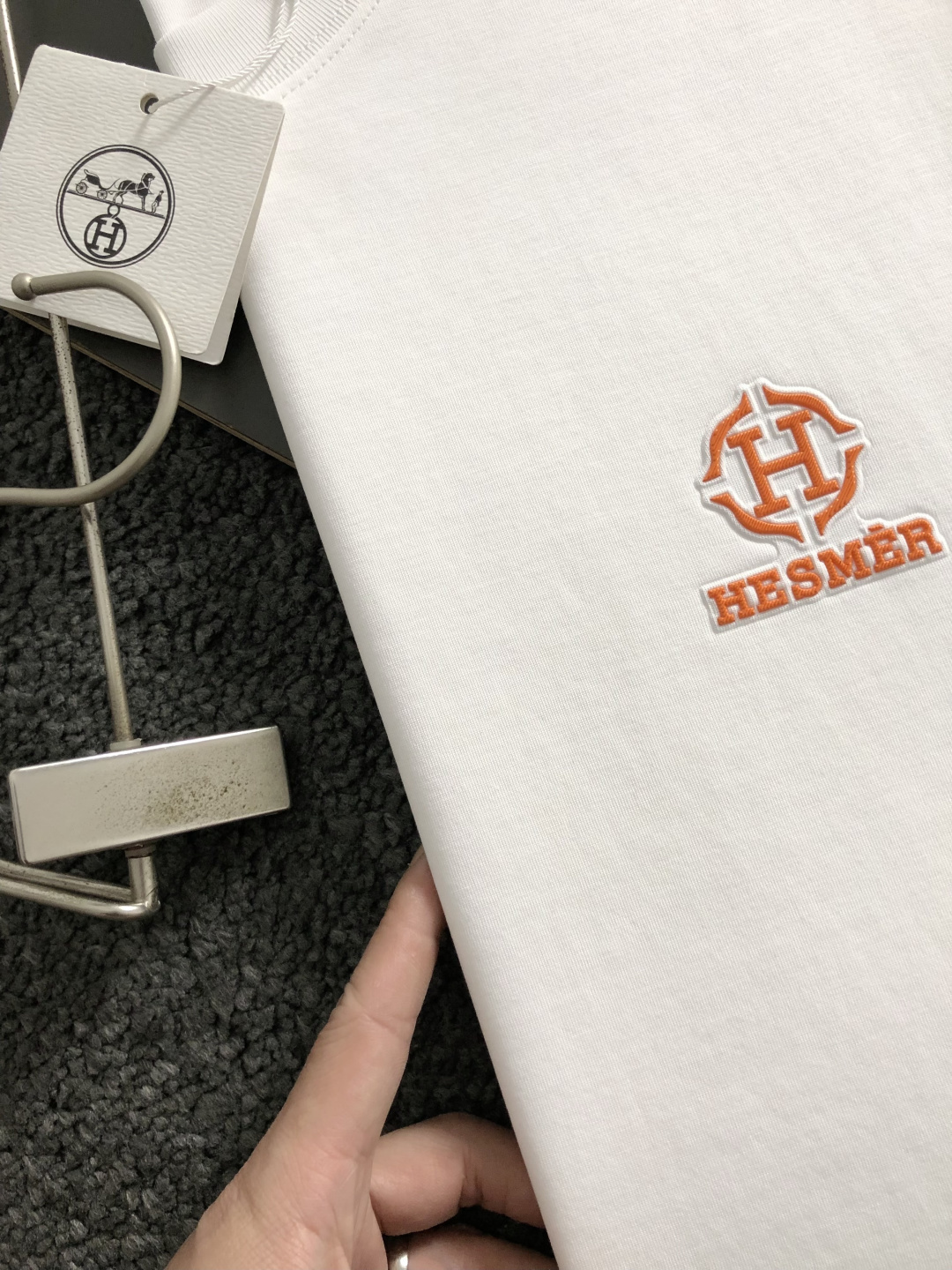 Hms**卡码拍小M-xxxl2026春夏短袖，以橙色H胶印植绒印花主调，巧妙融入撞色元素，打破传统短袖