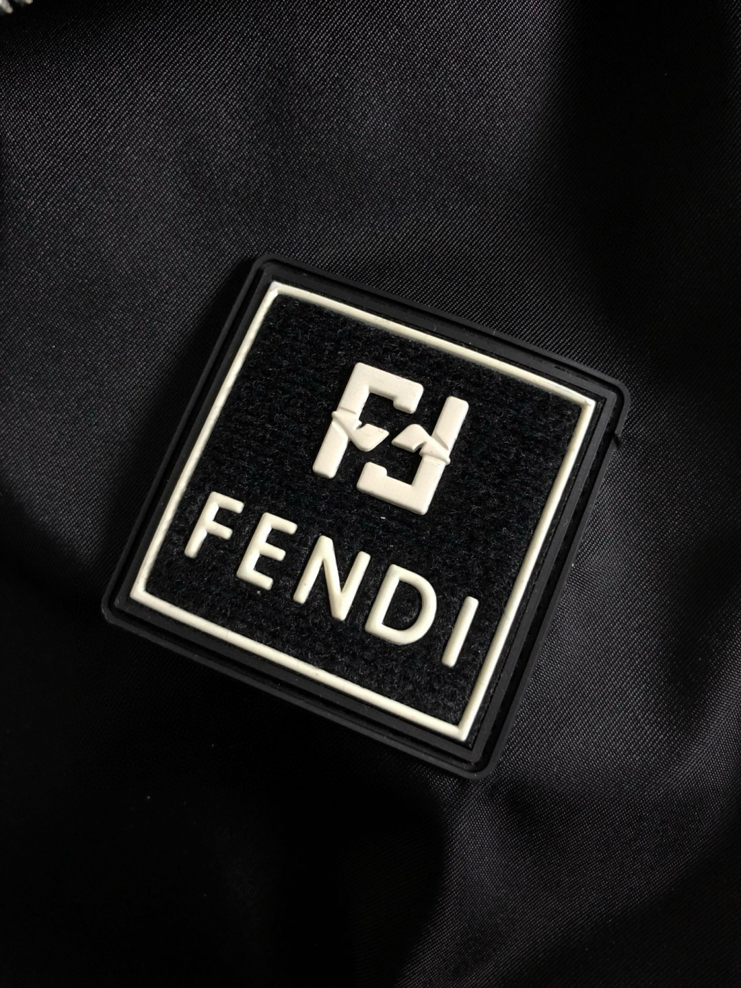 FEND *双面版型m-xxxl26顶级黑色双F袖标连帽双面夹克.专柜潮流休闲连帽外套，反面满幅印花时尚