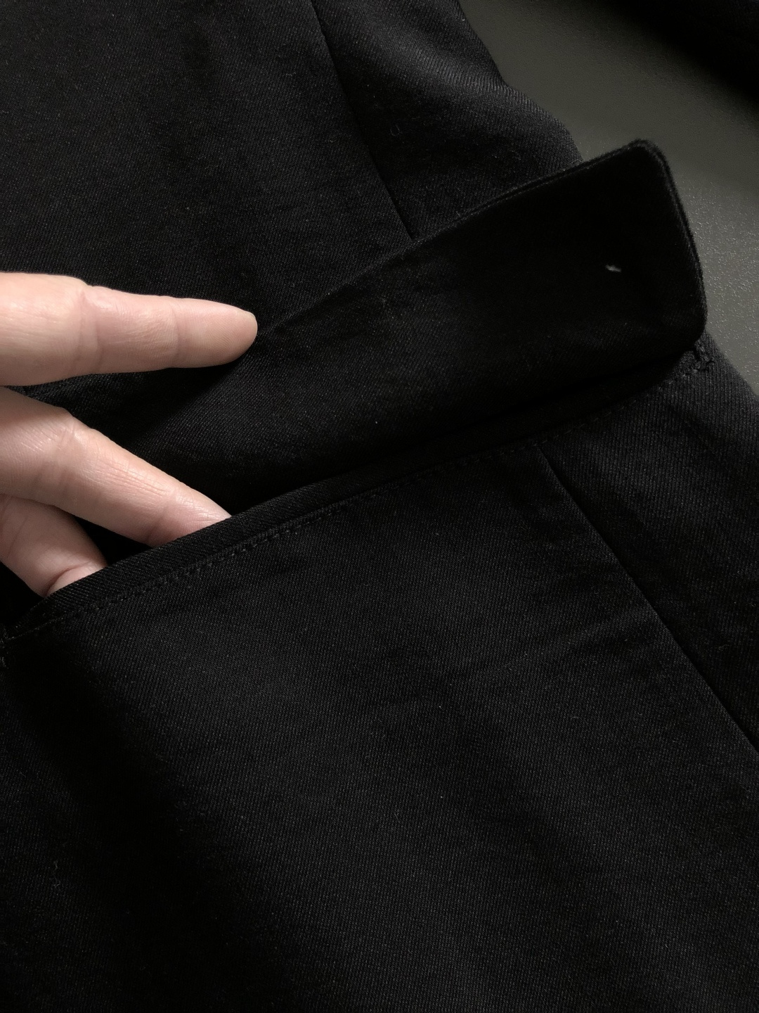 Loro piana*卡码拍小m-xxxl2026春夏短袖，以老钱风纯色百搭金属扣为主调，巧妙专柜五金元