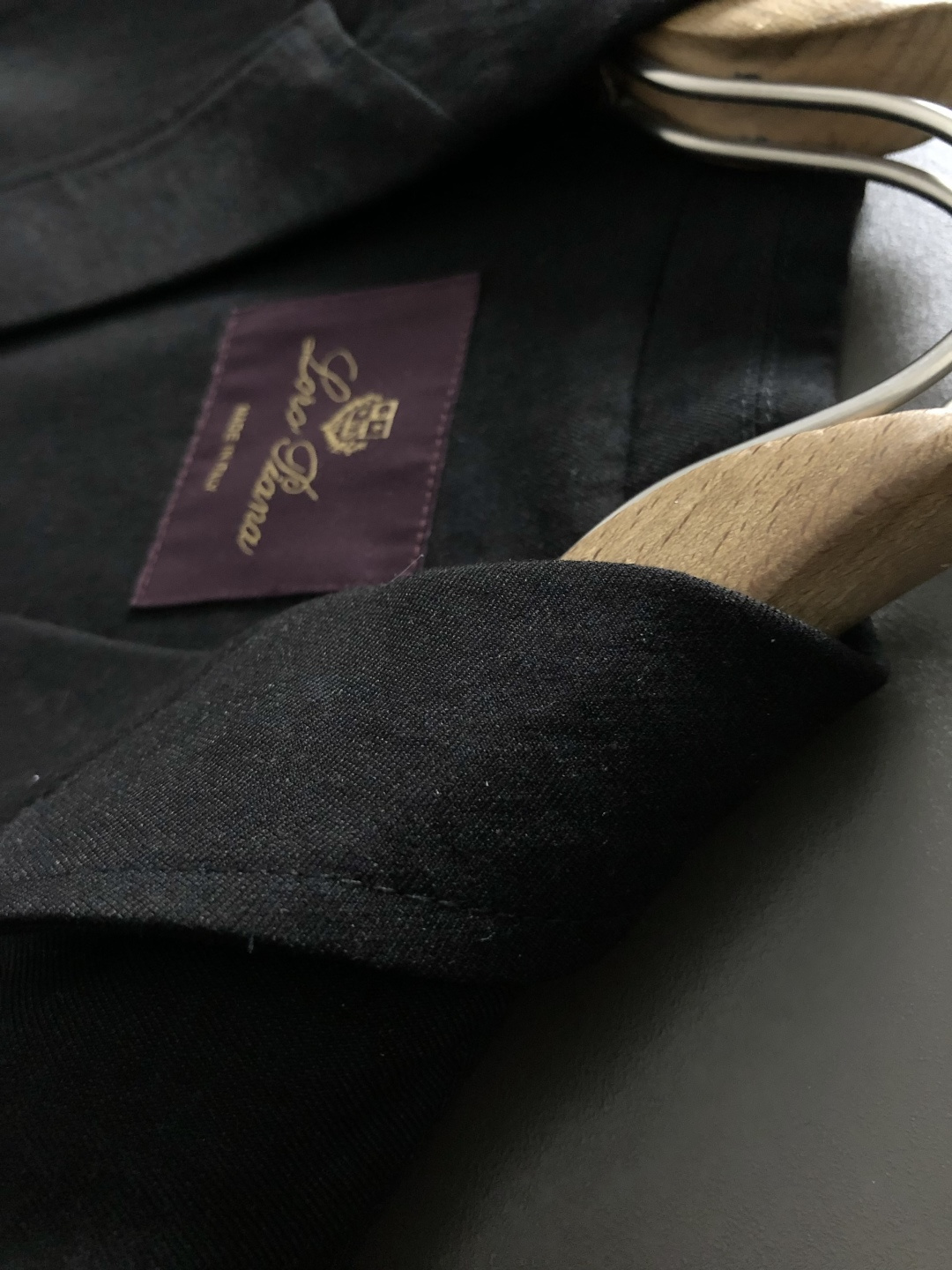 Loro piana*卡码拍小m-xxxl2026春夏短袖，以老钱风纯色百搭金属扣为主调，巧妙专柜五金元
