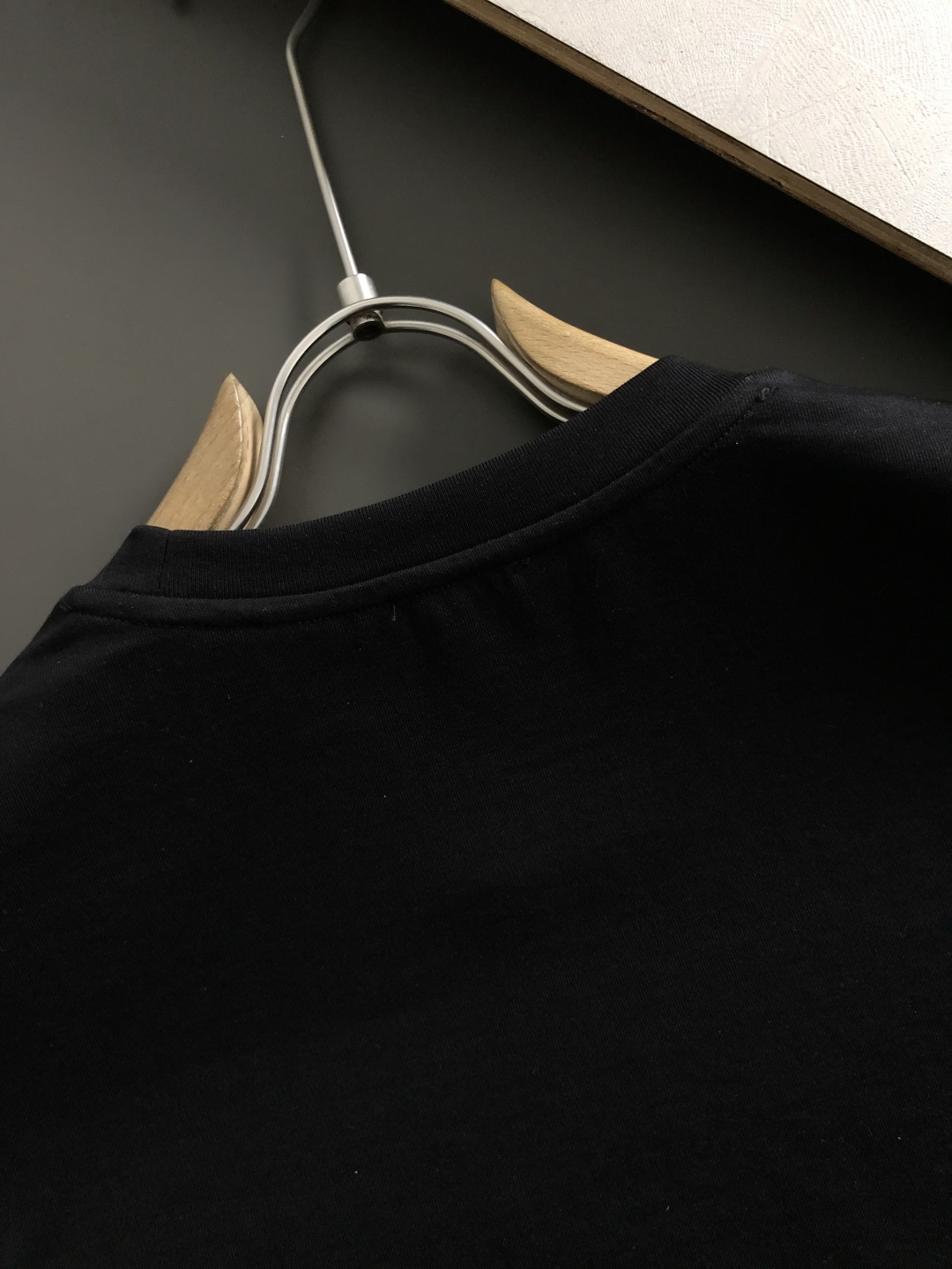 Dir*正码正拍M-xxxl2026春夏短袖，以云朵棉最新面料字母印花为主调，巧妙彩色logo元素，打破