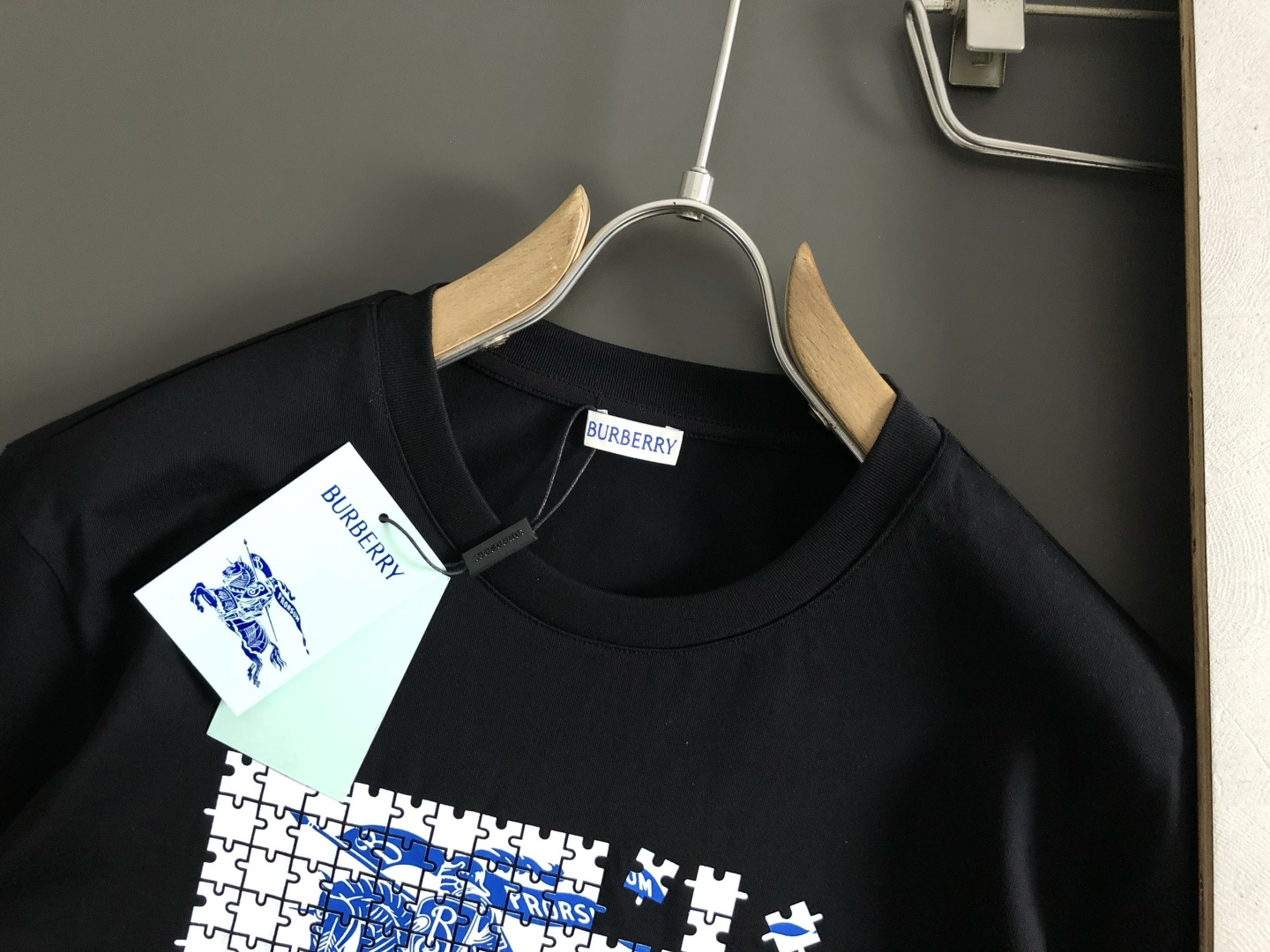 BBR*正码正拍M-xxxl2026春夏短袖，以拼图骑士logo为主调，巧妙融入印花logo元素，打破传