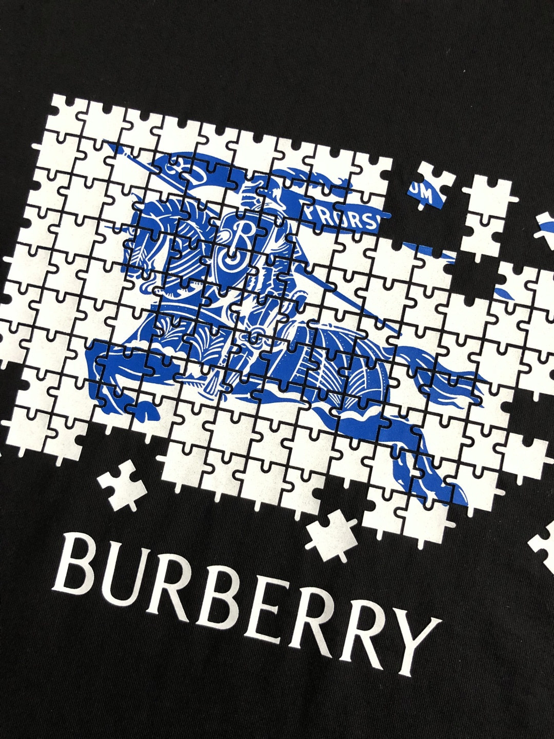 BBR*正码正拍M-xxxl2026春夏短袖，以拼图骑士logo为主调，巧妙融入印花logo元素，打破传