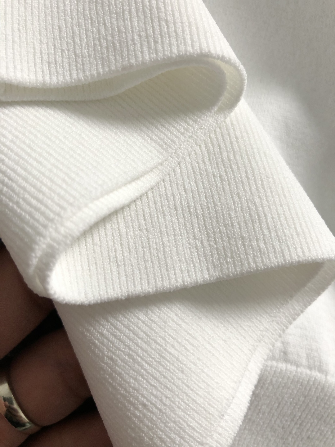 Prad***卡码拍大M-xxxxl2026春夏短袖，多色条纹撞色主调，巧妙融合三角logo元素，打破传