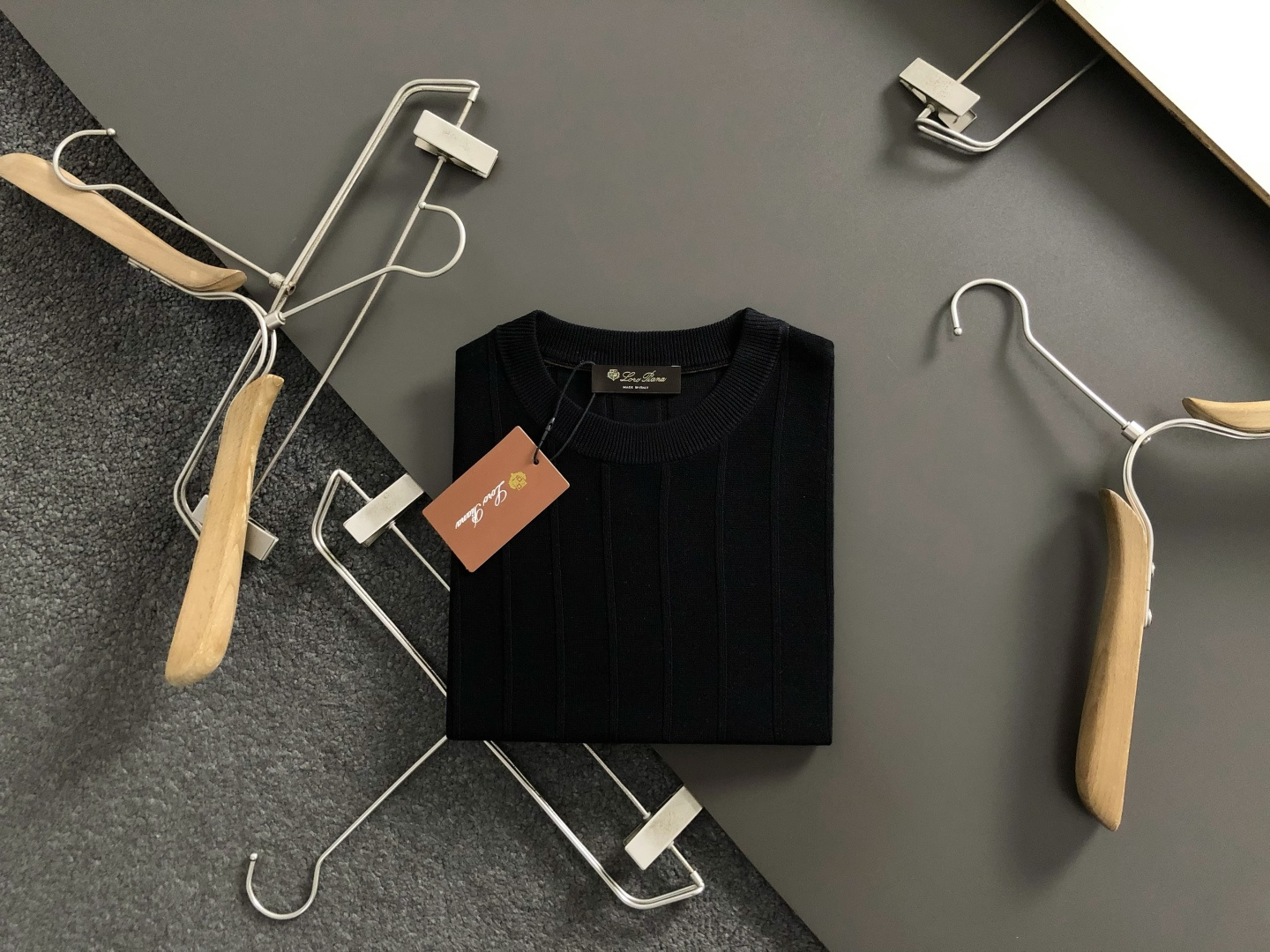 loro Piana*卡码拍大M-xxxl2026春夏醋酸亚麻短袖，以暗纹条纹纯色百搭为主调，巧妙融入老