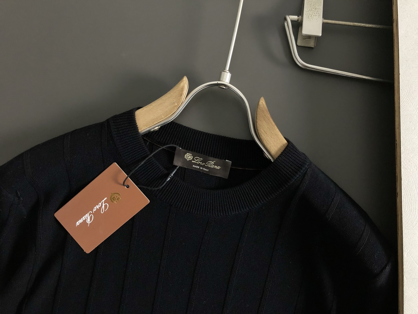 loro Piana*卡码拍大M-xxxl2026春夏醋酸亚麻短袖，以暗纹条纹纯色百搭为主调，巧妙融入老
