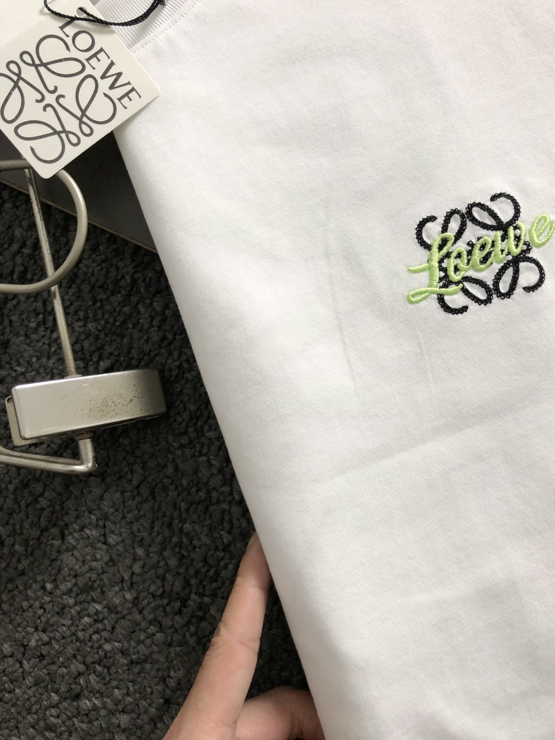 low*卡码拍小S-Xl2026春夏短袖，以重工蓝色立体绣融合为主调，巧妙融入撞色字母编织刺绣工艺流行元