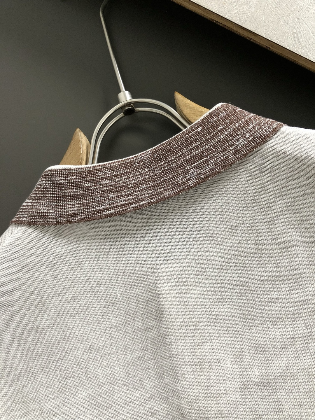 loro Piana*卡码拍大M-xxxxl2026春夏短袖，以燕麦色字母刺绣为主调，巧妙融入老钱元素，