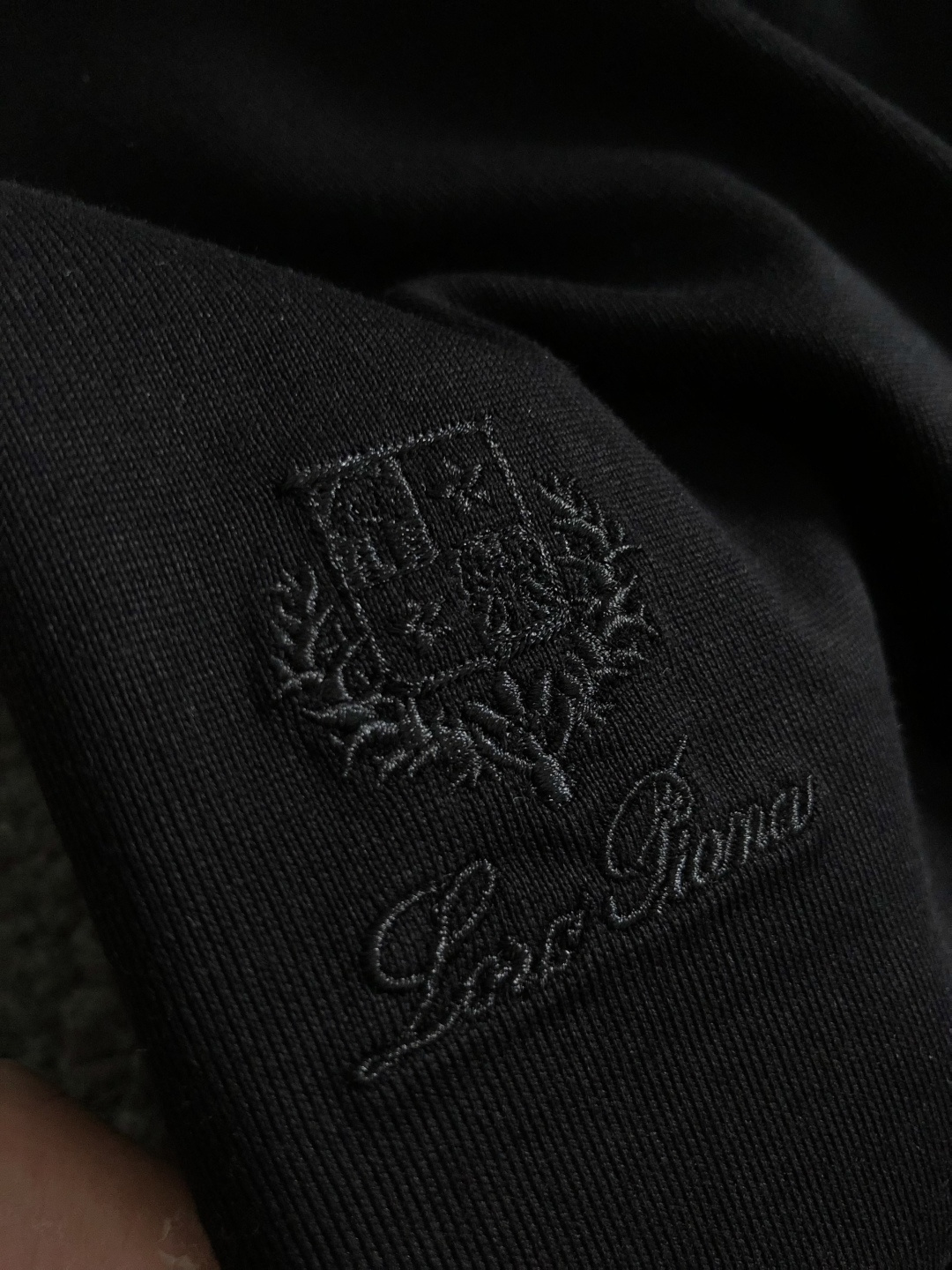 loro Piana*正码正拍M-xxxl2026春夏短袖，以简约字母刺绣主调，巧妙老钱风元素，打破传统