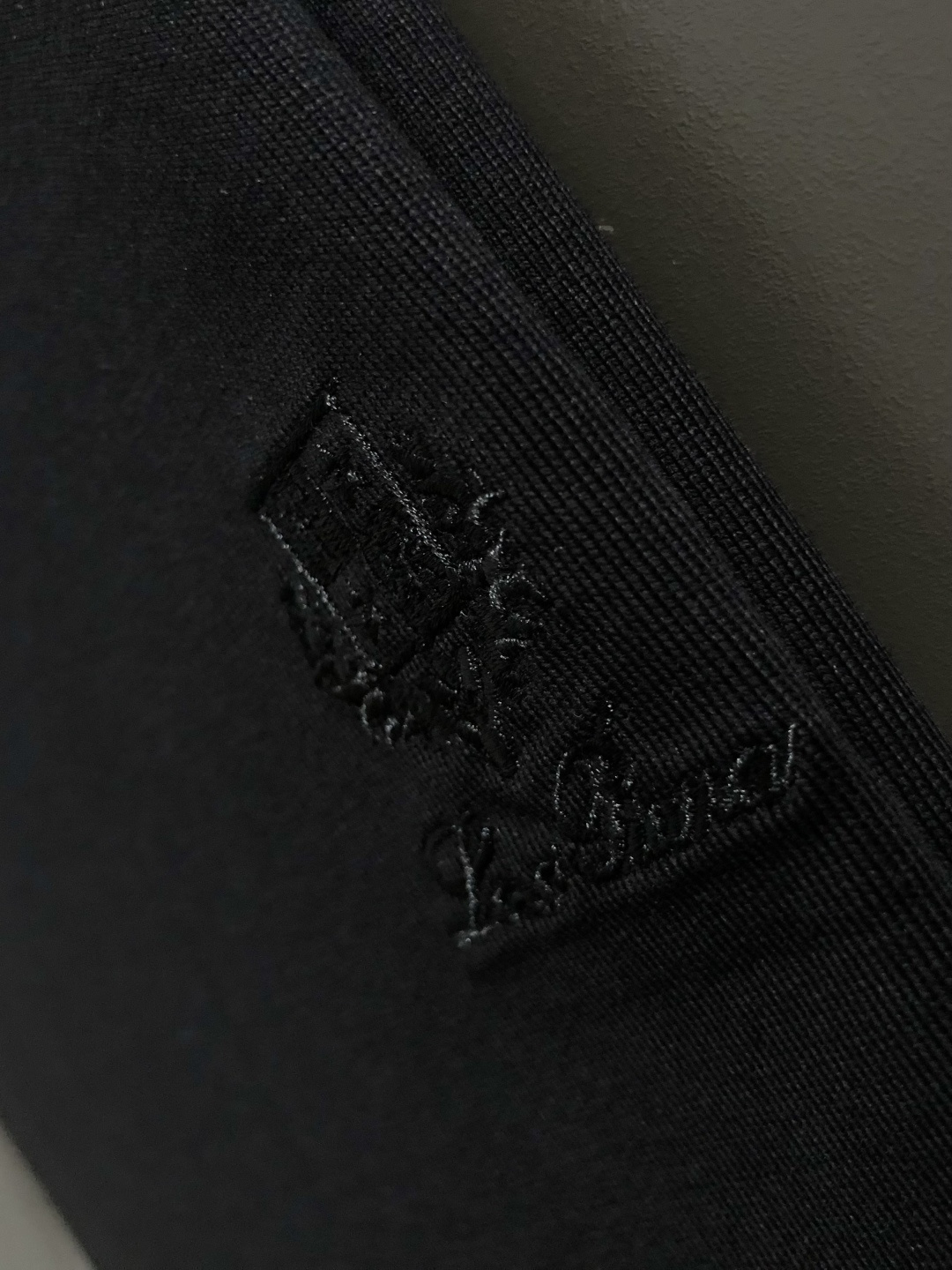 loro Piana*正码正拍M-xxxl2026春夏短袖，以简约字母刺绣主调，巧妙老钱风元素，打破传统