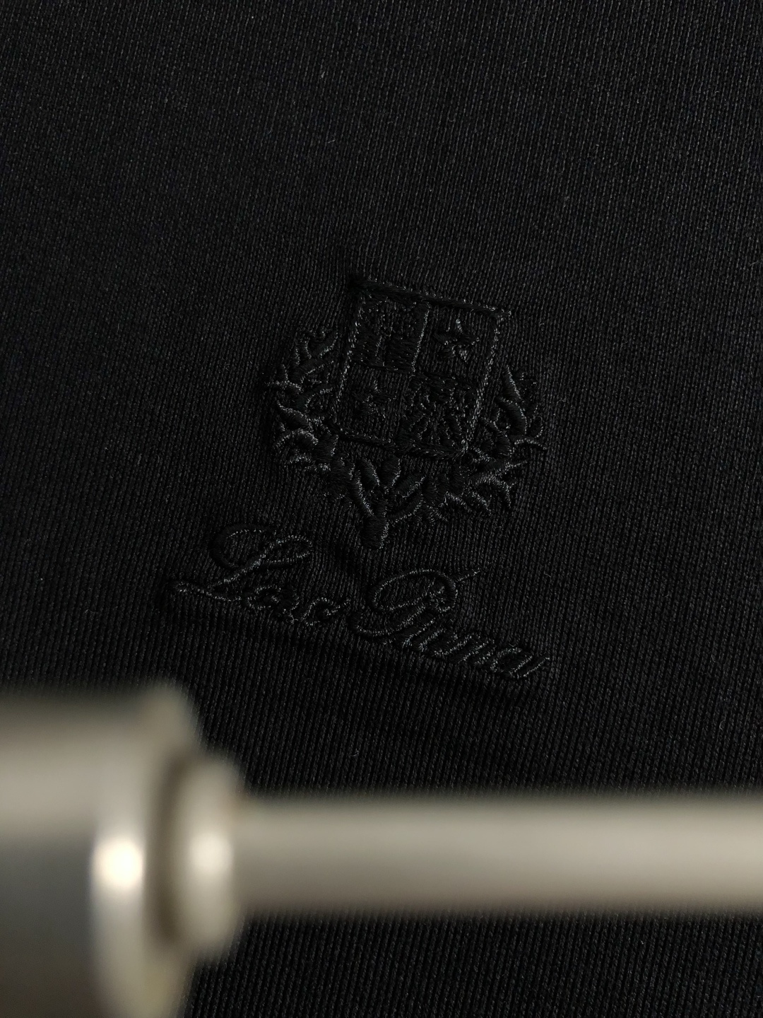 loro Piana*正码正拍M-xxxl2026春夏短袖，以简约字母刺绣主调，巧妙老钱风元素，打破传统