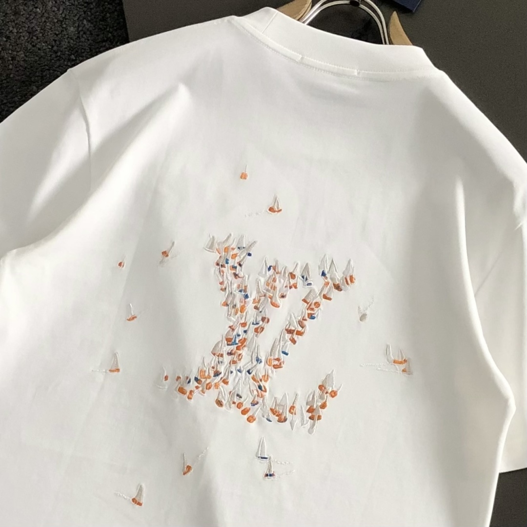 L牌*正码正拍XS-L2026春夏短袖，以字母帆船刺绣主调，巧妙融入最新logo元素，打破传统短袖的单调