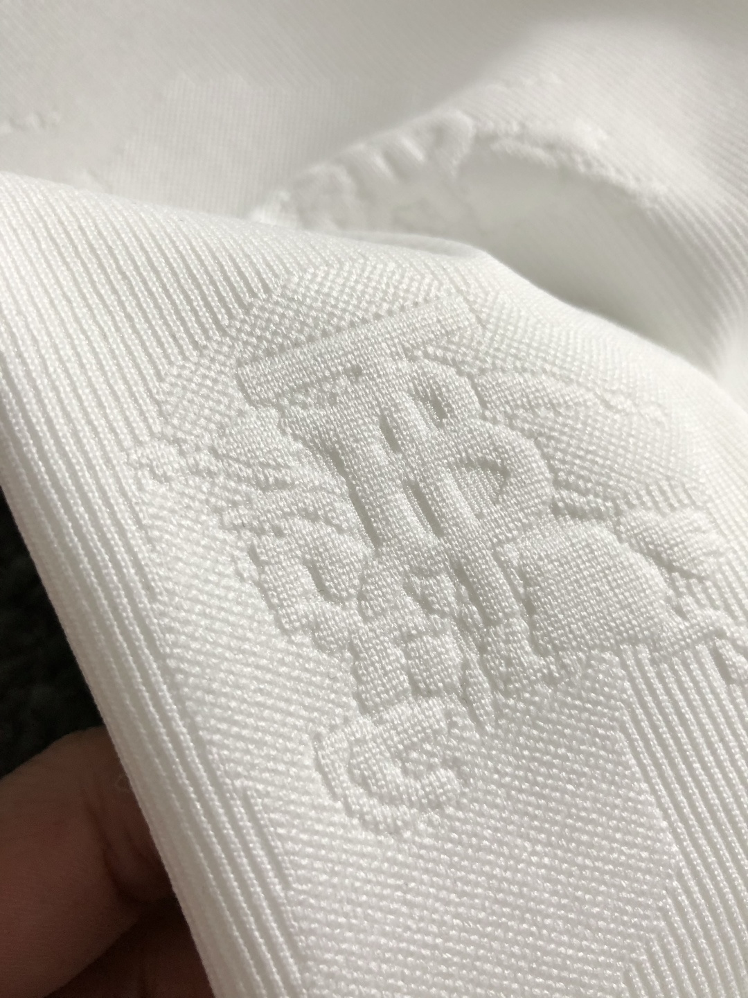 BBR*卡码拍小M-xxxl2026春夏短袖，以立体提花为主调，巧妙融入字母排列元素，打破传统短袖的单调