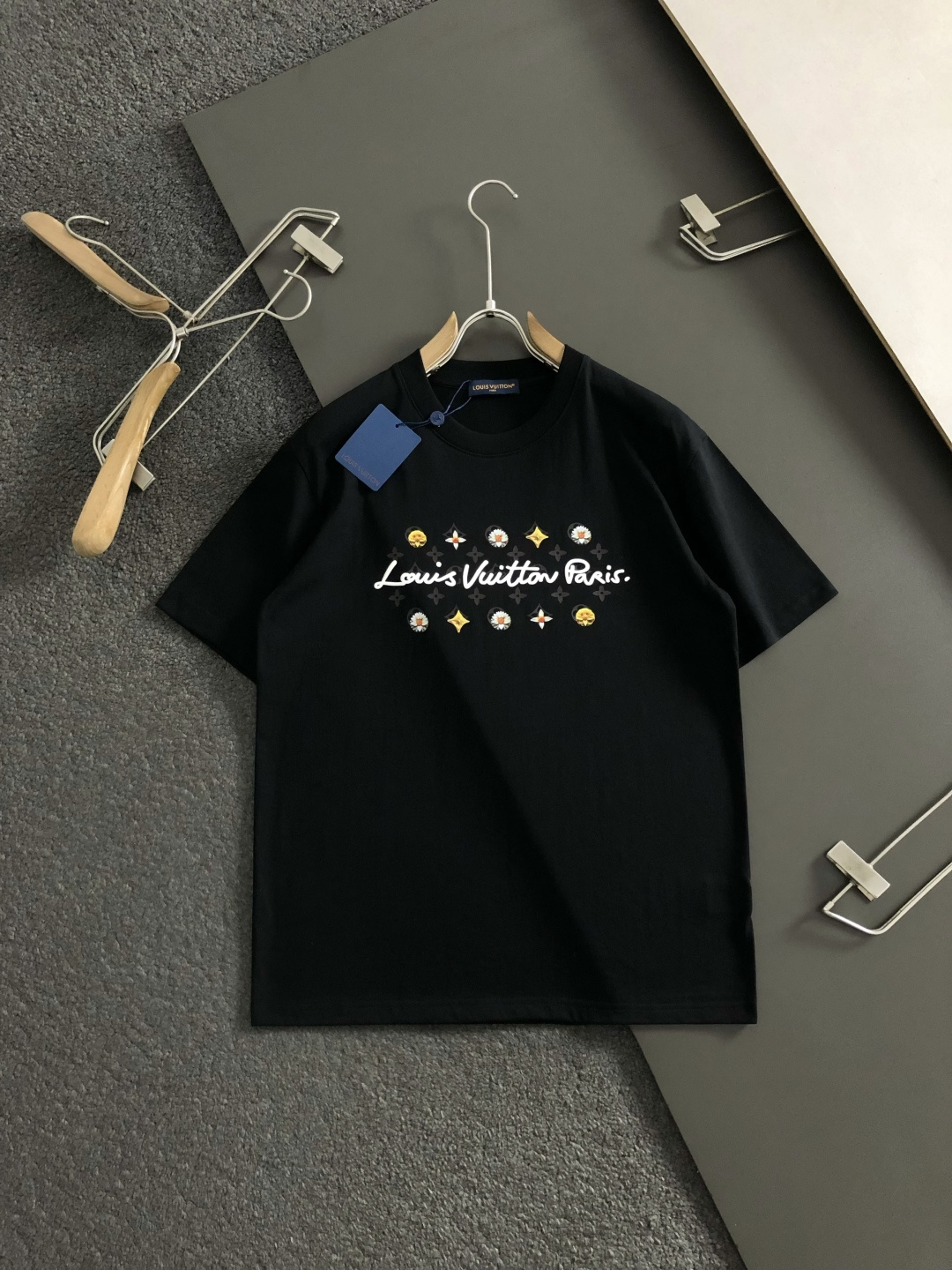 L牌*正码正拍XS-L2026春夏短袖，以印花立体字母主调，巧妙融入最新logo元素，打破传统短袖的单调