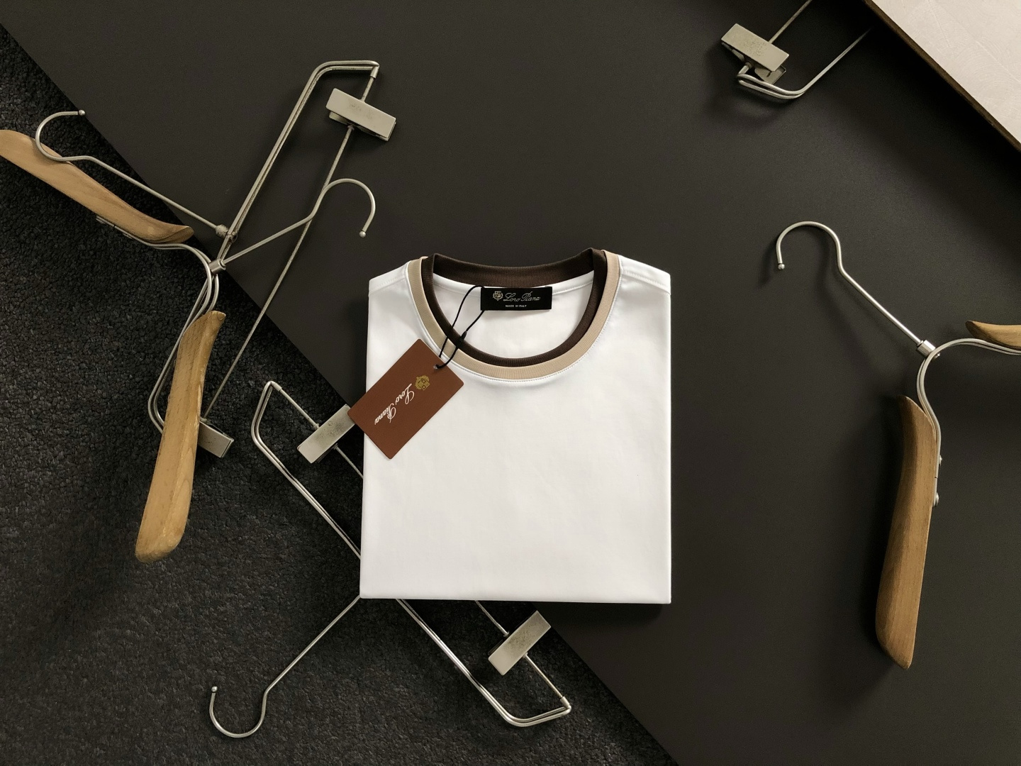Loro Piana*正码正拍 m-xxl2026春夏短袖，以双层领口撞色为主调，巧妙融入专柜元素，打破