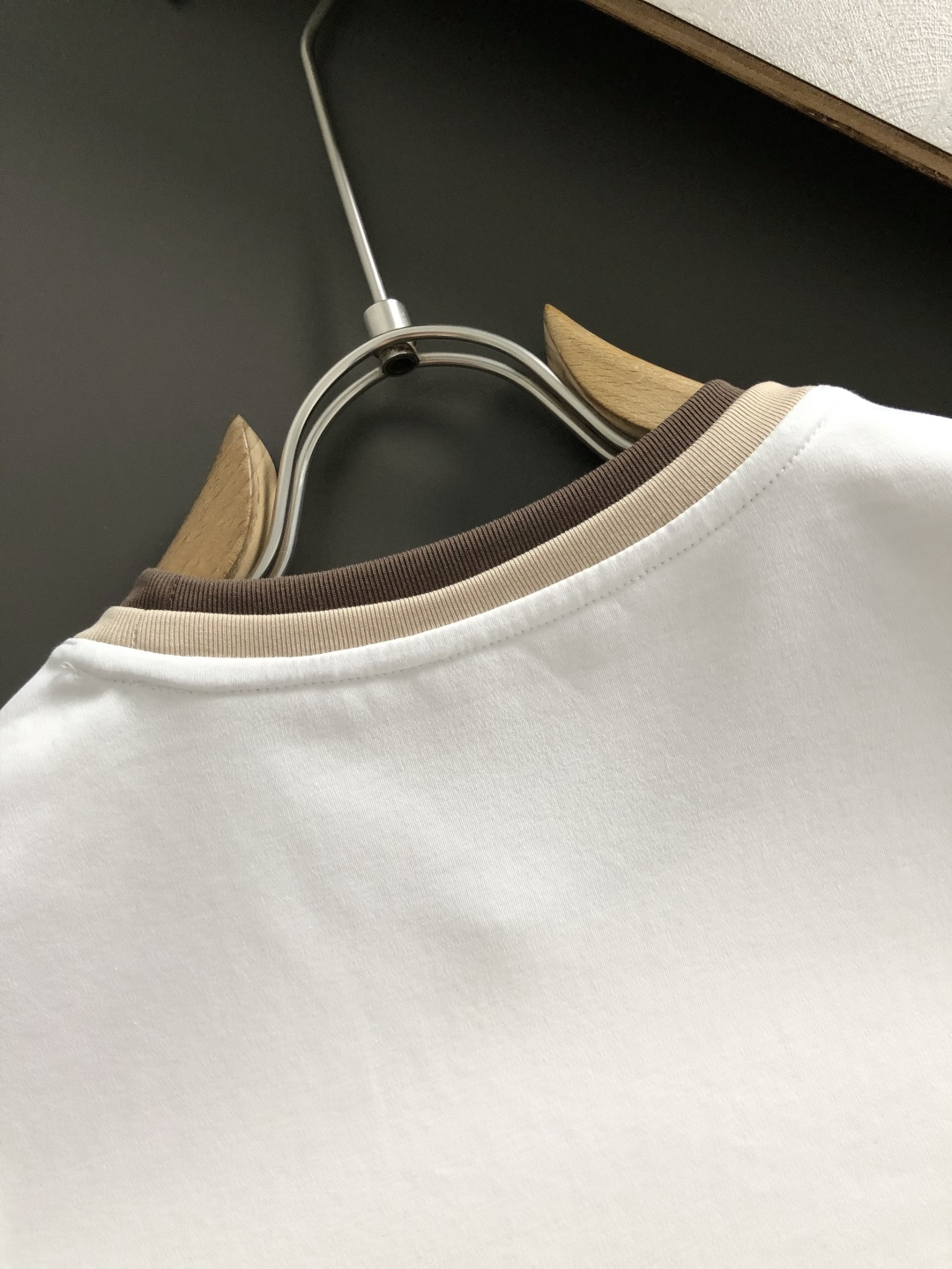 Loro Piana*正码正拍 m-xxl2026春夏短袖，以双层领口撞色为主调，巧妙融入专柜元素，打破