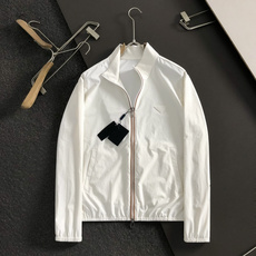 Prad*套装版型 m-xxl2026春夏短袖,以贴布三角标防晒套装为主调,巧妙融入纯色百搭面料元素,打 Prad*套装版型 m-xxl2026春夏短袖,以贴布三角标防晒套装为主调,巧妙融入纯色百搭面料元素,打