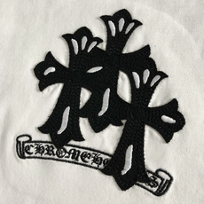 Ch*正码正拍S-Xl2026春夏短袖,以黑白撞色插肩袖十字梵文刺绣主调,巧妙融入专柜元素,打破传统短袖 Ch*正码正拍S-Xl2026春夏短袖,以黑白撞色插肩袖十字梵文刺绣主调,巧妙融入专柜元素,打破传统短袖