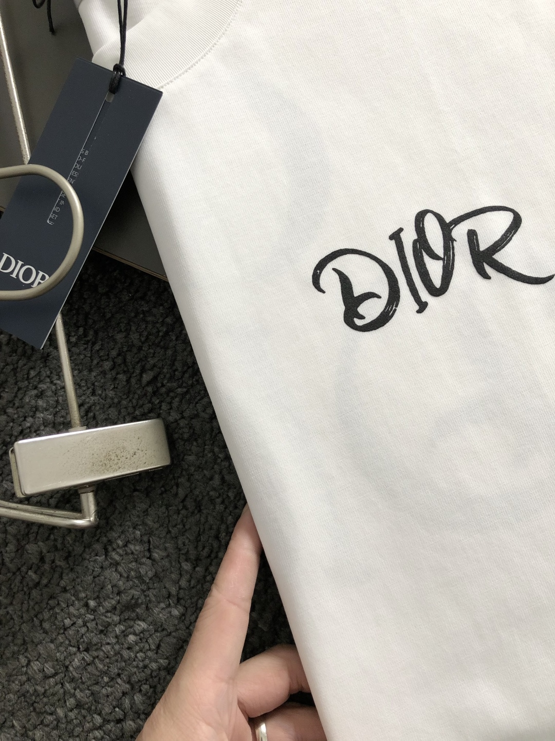 Dir*卡码拍小M-xxxl2026春夏短袖，以字母印花为主调，巧妙融入专柜元素，打破传统短袖的单调感，