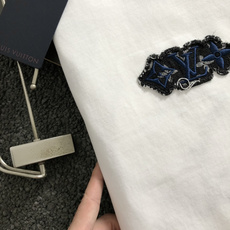 L牌*正码正拍S-Xl2026春夏短袖,以黑色牛仔贴布绣为主调,巧妙融入专柜元素,打破传统短袖的单调感, L牌*正码正拍S-Xl2026春夏短袖,以黑色牛仔贴布绣为主调,巧妙融入专柜元素,打破传统短袖的单调感,